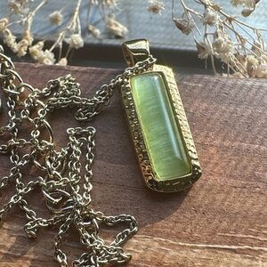 Elegant Gold & Jade-Green Pendant Necklace